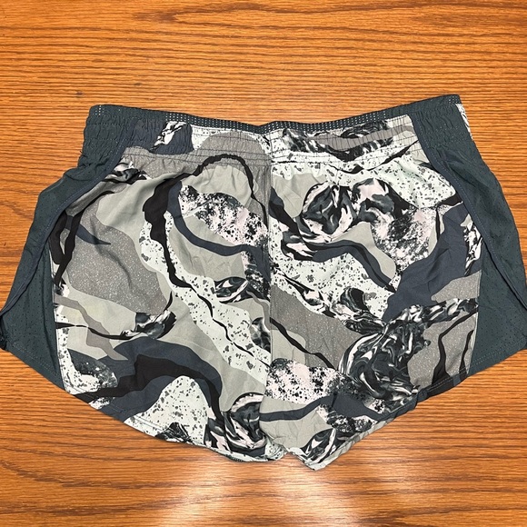 Nike Running Shorts - Picture 2 of 6